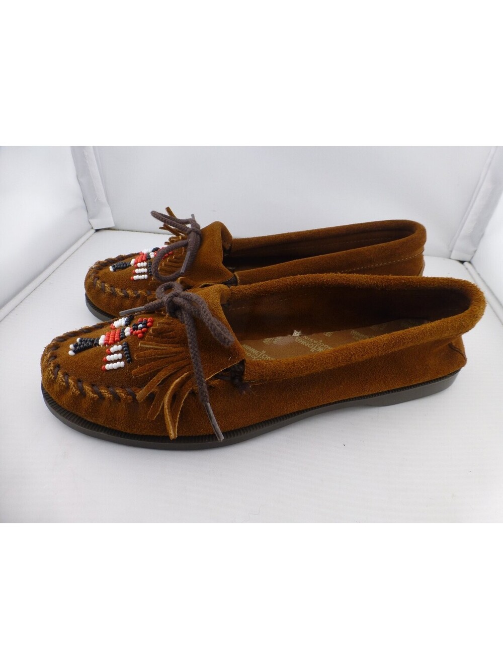 Minnetonka Moccasin Women's Size 8 Brown Suede Beaded Fringe Lace Up Flats - M22